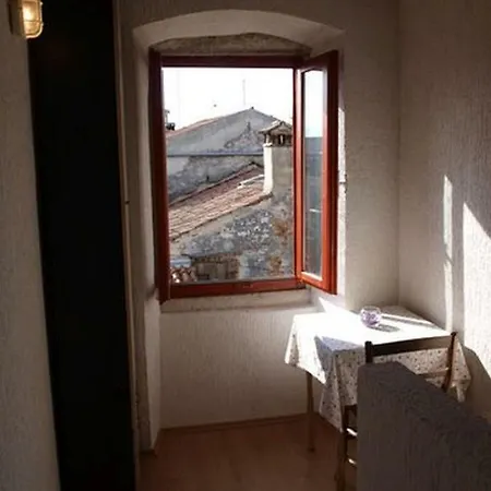 Apartment 52