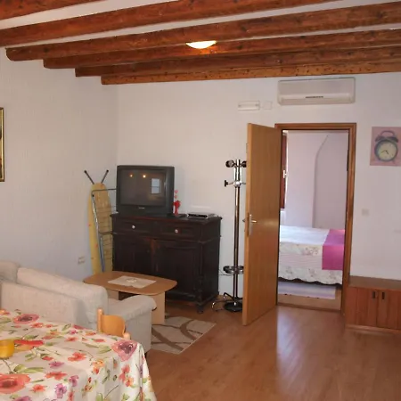 Διαμέρισμα 52 Ρόβινι